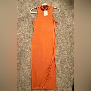Fitted midi dress - Size M 🧡